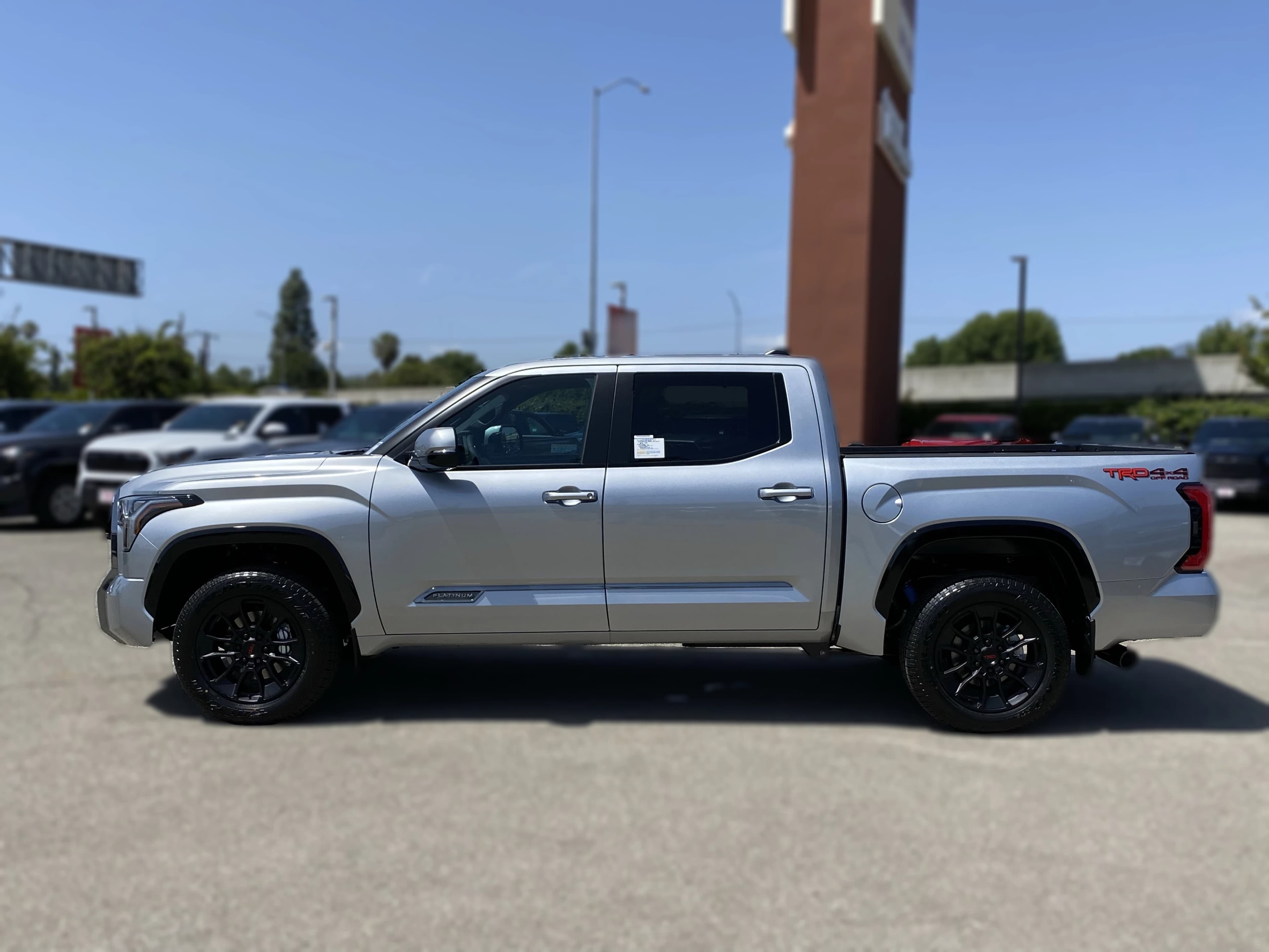Toyota Tundra 4WD Platinum CrewMax 5.5' Bed (Natl) 2026 — side view