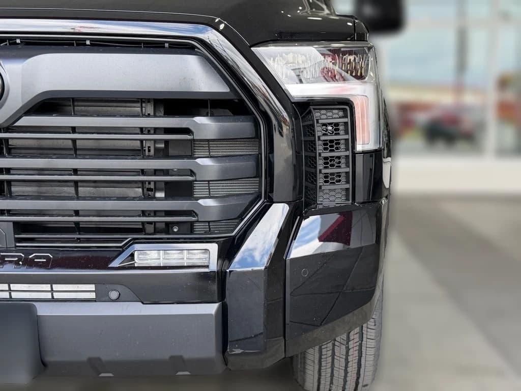 Toyota Tundra 4WD Limited CrewMax 5.5' Bed (Natl) 2026 — side view