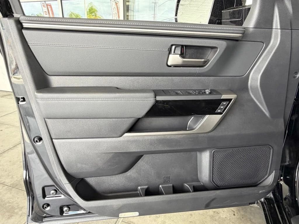 Toyota Tundra 4WD Limited CrewMax 5.5' Bed (Natl) 2026 — side view