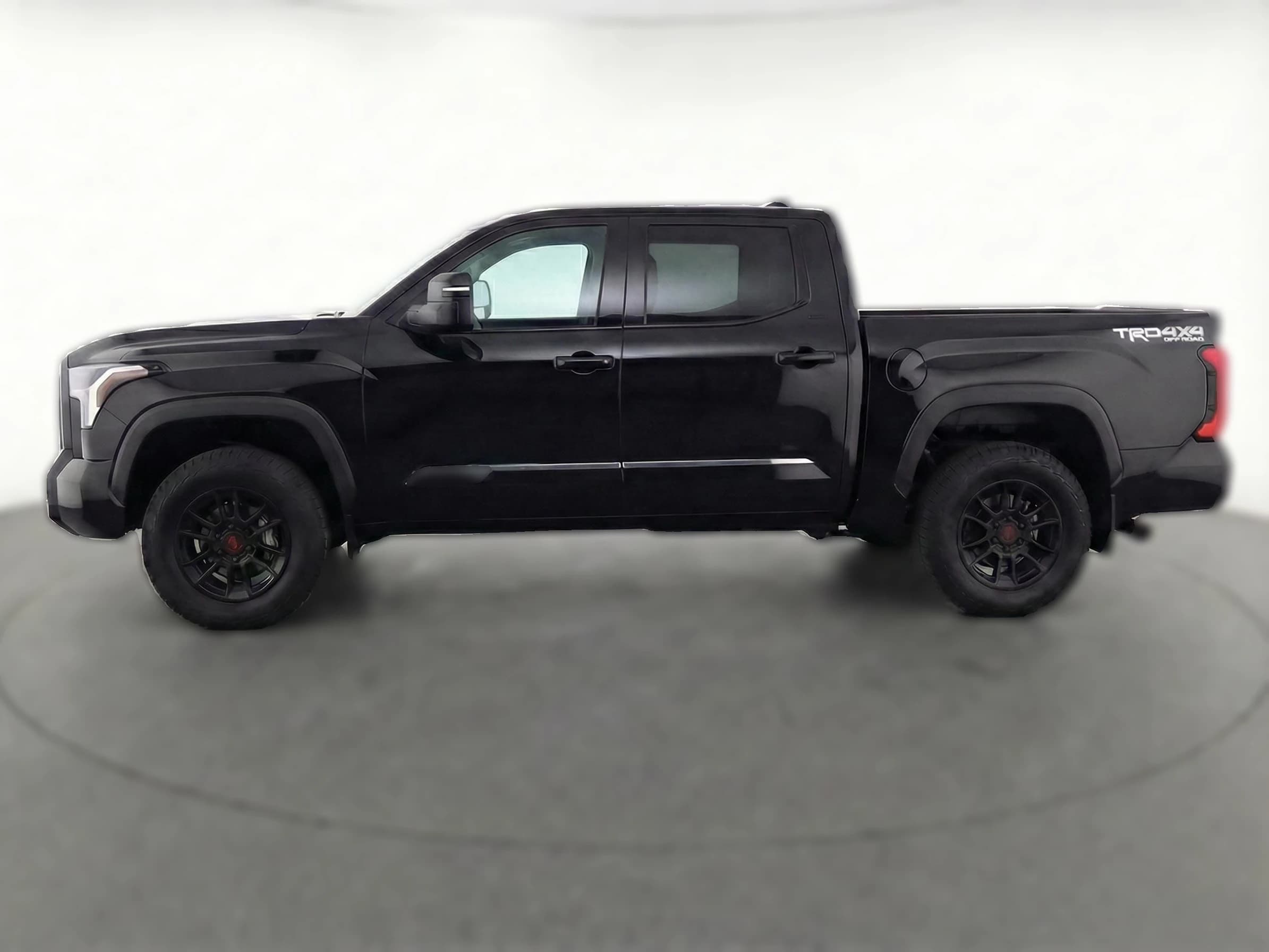Toyota Tundra 4WD Platinum CrewMax 5.5' Bed (Natl) 2026 — side view