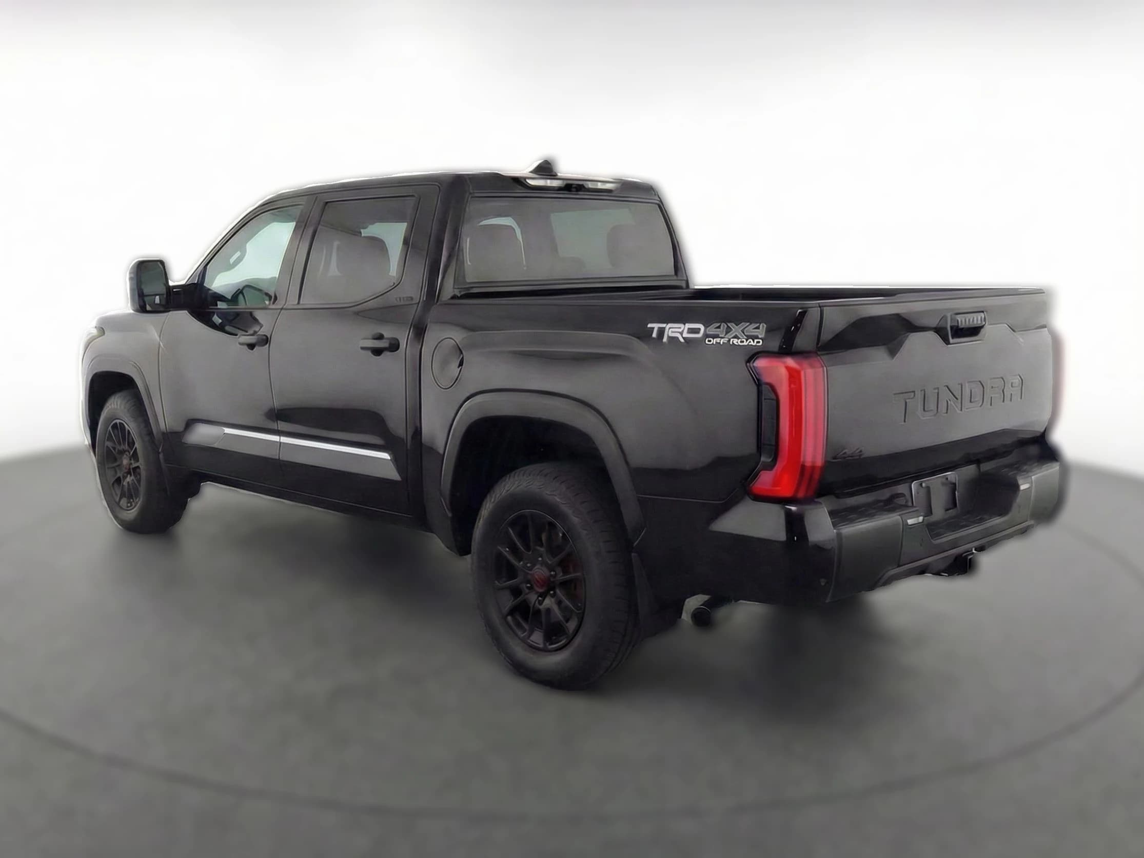 Toyota Tundra 4WD Platinum CrewMax 5.5' Bed (Natl) 2026 — side view