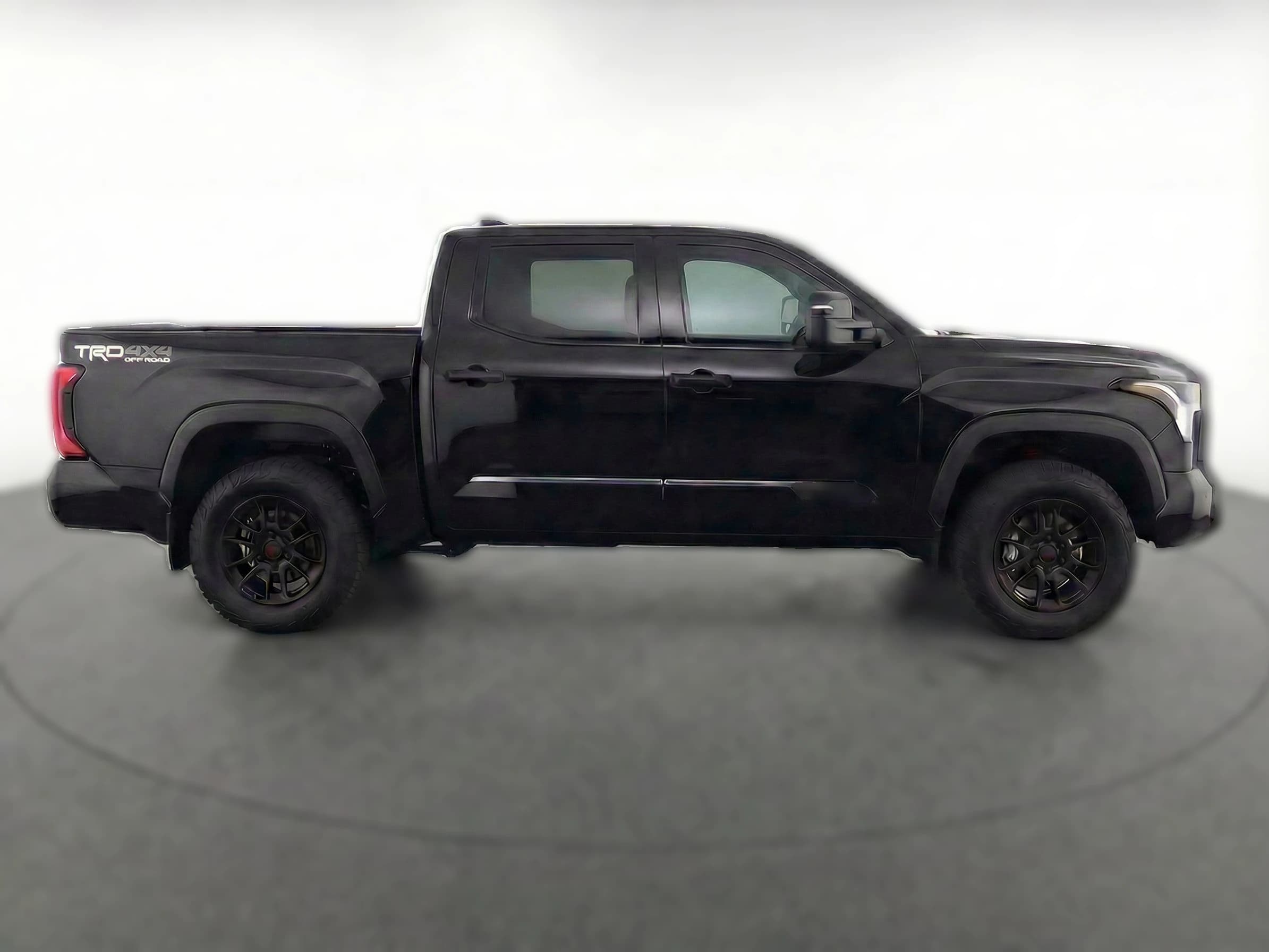 Toyota Tundra 4WD Platinum CrewMax 5.5' Bed (Natl) 2026 — side view