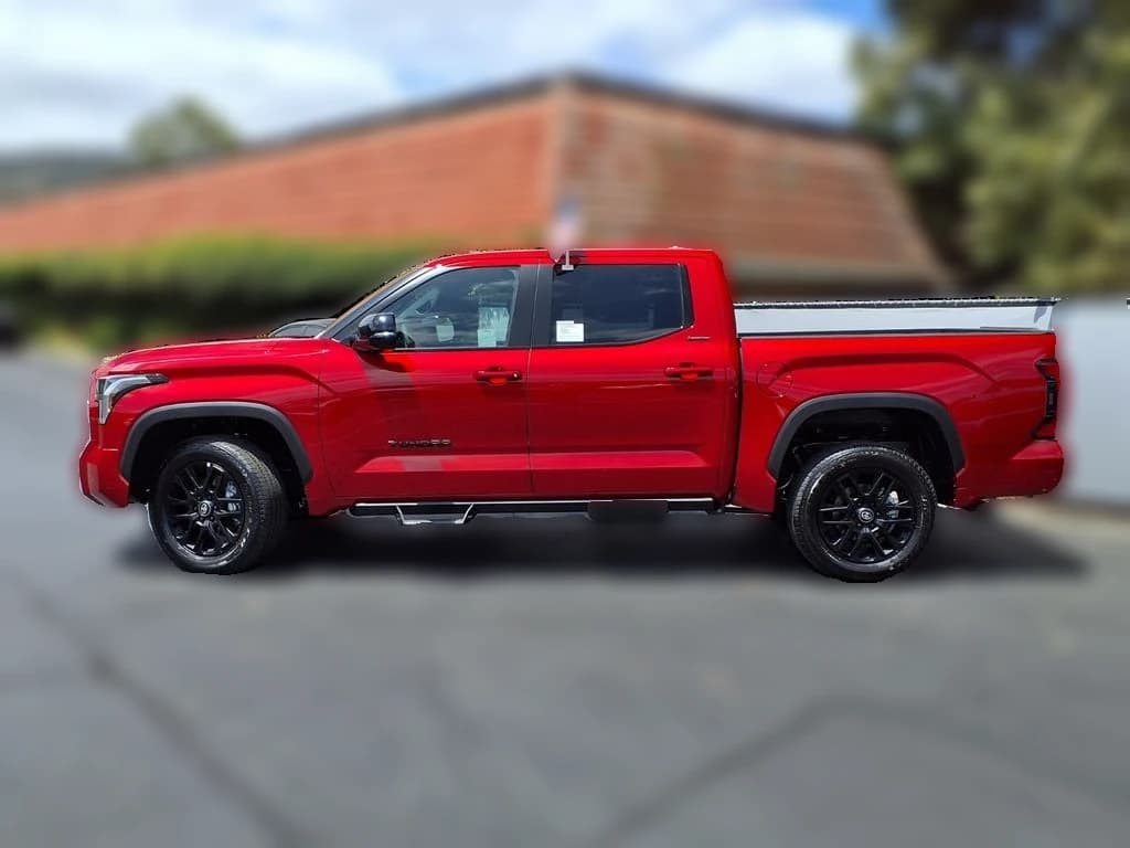 Toyota Tundra 4WD Limited CrewMax 5.5' Bed (Natl) 2026 — side view