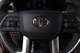 Toyota Tundra 4WD Limited CrewMax 5.5' Bed (Natl) 2026 — side view
