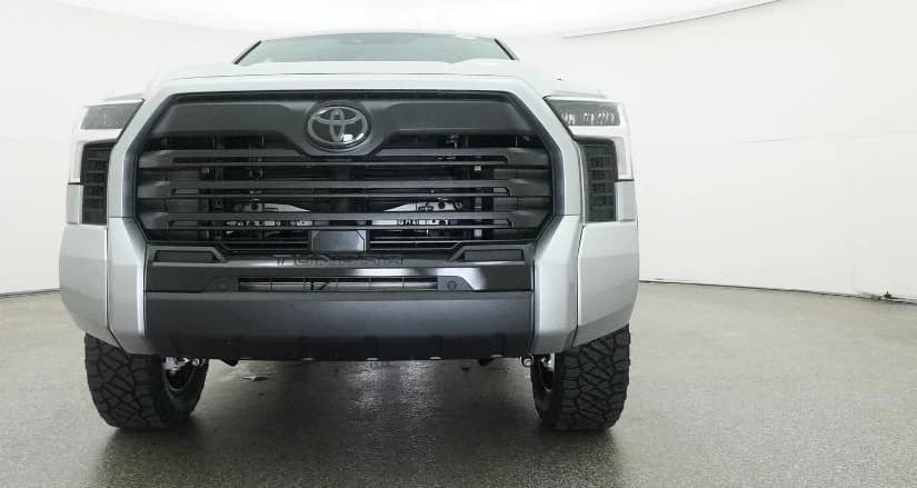 Toyota Tundra 4WD Limited CrewMax 5.5' Bed (Natl) 2026 — side view
