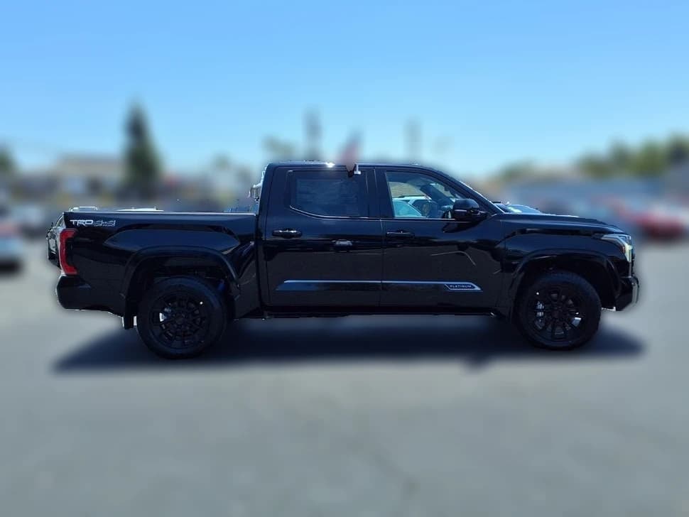 Toyota Tundra 4WD Platinum CrewMax 5.5' Bed (Natl) 2026 — side view