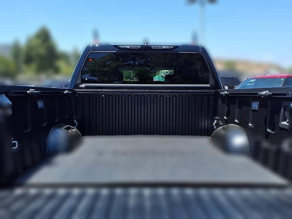 Toyota Tundra 4WD Platinum CrewMax 5.5' Bed (Natl) 2026 — side view