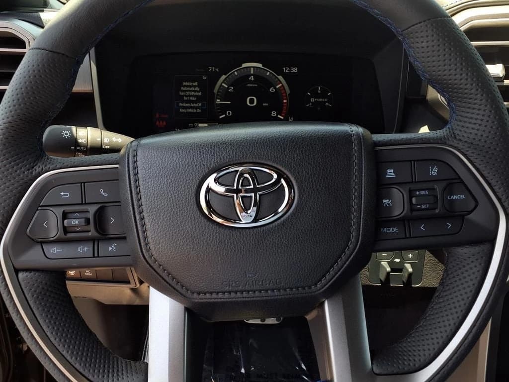 Toyota Tundra 4WD Platinum CrewMax 5.5' Bed (Natl) 2026 — side view