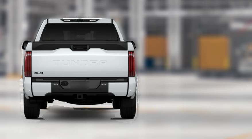 Toyota Tundra 4WD Platinum CrewMax 5.5' Bed (Natl) 2026 — side view