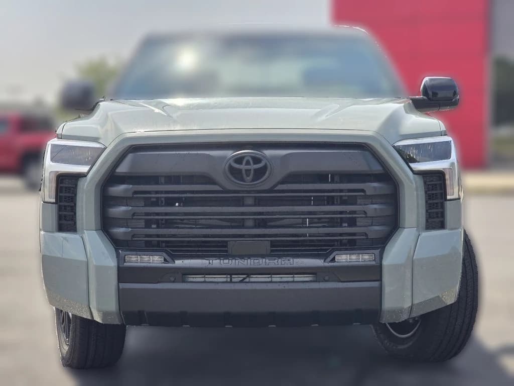 Toyota Tundra 4WD Limited CrewMax 5.5' Bed (Natl) 2026 — side view