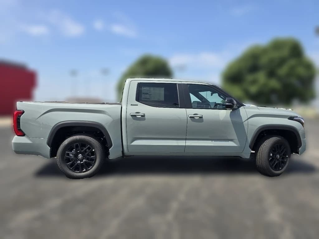 Toyota Tundra 4WD Limited CrewMax 5.5' Bed (Natl) 2026 — side view
