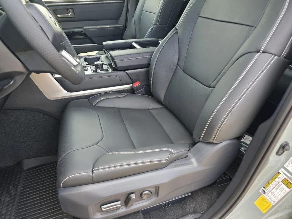 Toyota Tundra 4WD Limited CrewMax 5.5' Bed (Natl) 2026 — side view
