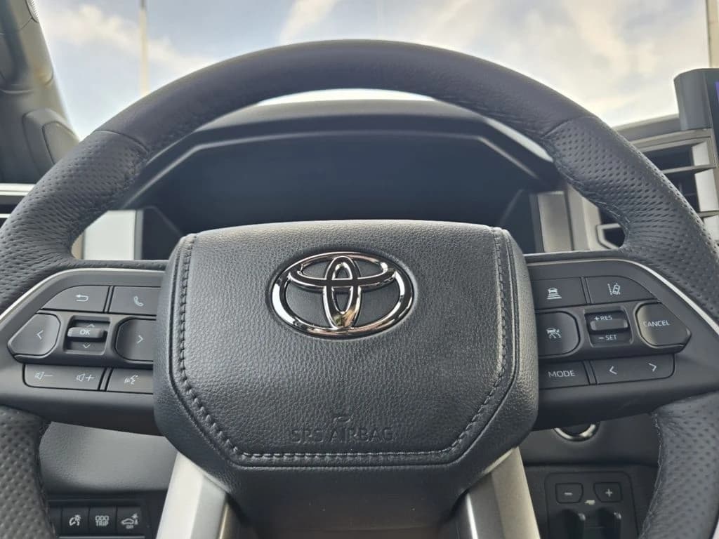 Toyota Tundra 4WD Limited CrewMax 5.5' Bed (Natl) 2026 — side view