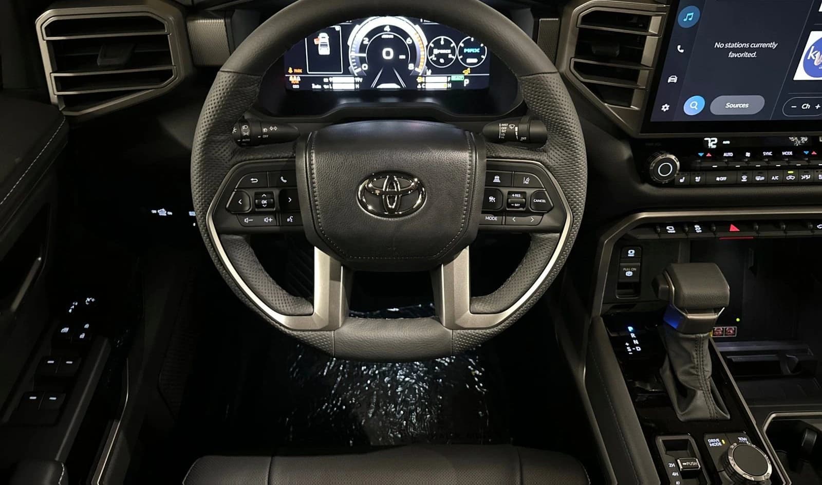 Toyota Tundra 4WD Limited Hybrid CrewMax 5.5' Bed (Natl) 2026 — side view