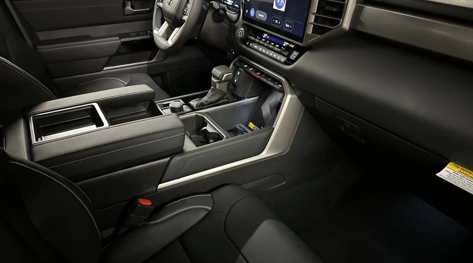 Toyota Tundra 4WD Limited Hybrid CrewMax 5.5' Bed (Natl) 2026 — side view