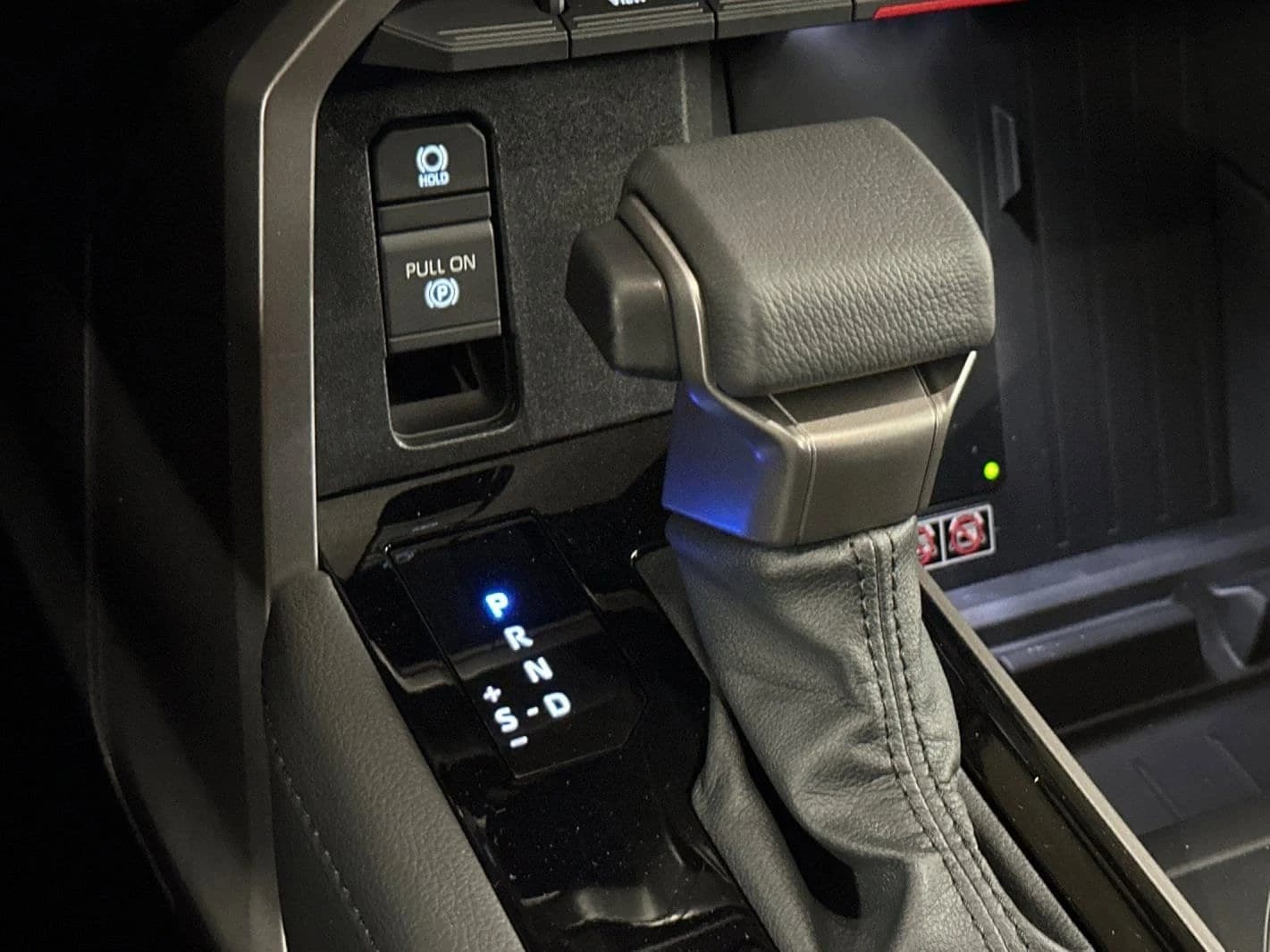 Toyota Tundra 4WD Limited Hybrid CrewMax 5.5' Bed (Natl) 2026 — side view