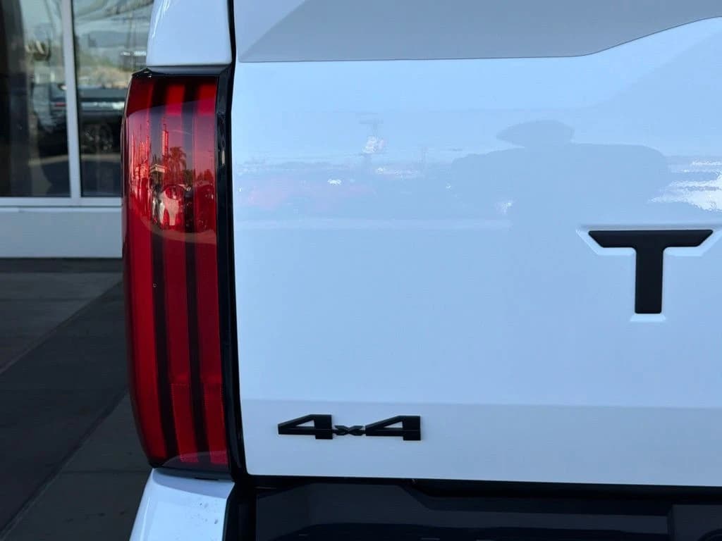 Toyota Tundra 4WD Limited Hybrid CrewMax 5.5' Bed (Natl) 2026 — side view