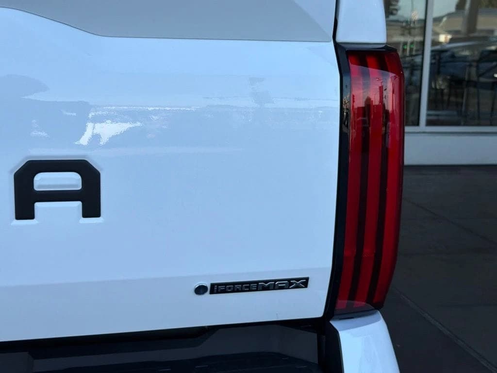 Toyota Tundra 4WD Limited Hybrid CrewMax 5.5' Bed (Natl) 2026 — side view