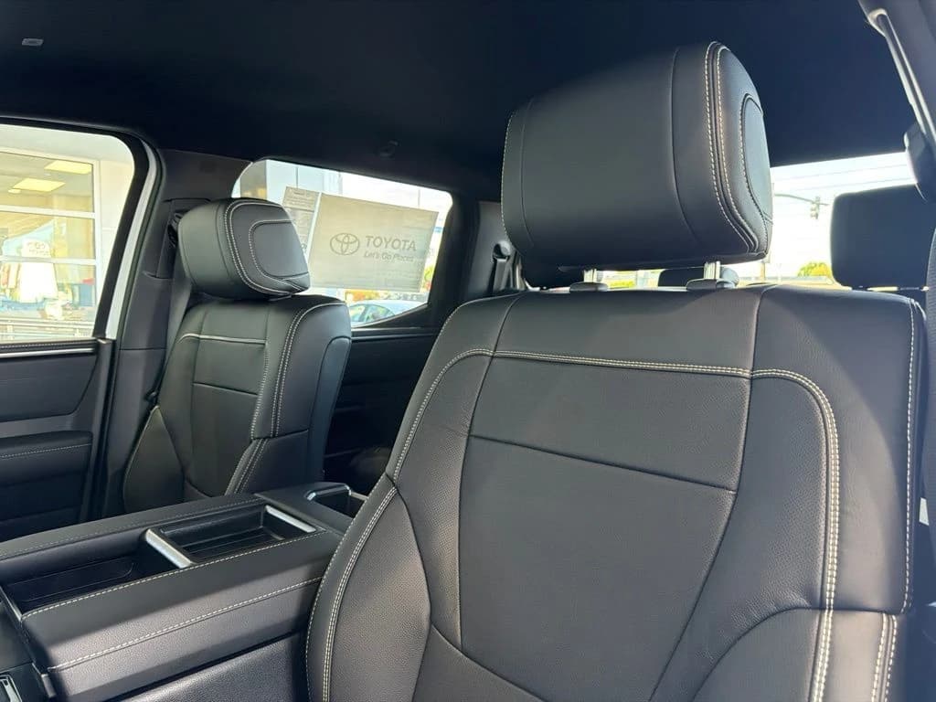 Toyota Tundra 4WD Limited Hybrid CrewMax 5.5' Bed (Natl) 2026 — side view