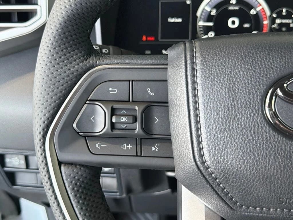 Toyota Tundra 4WD Limited Hybrid CrewMax 5.5' Bed (Natl) 2026 — side view