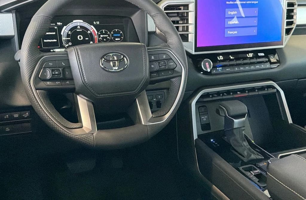 Toyota Tundra 4WD Limited Hybrid CrewMax 5.5' Bed (Natl) 2026 — side view