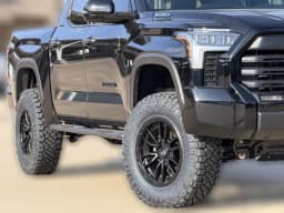 Toyota Tundra 4WD Limited Hybrid CrewMax 5.5' Bed (Natl) 2026 — side view