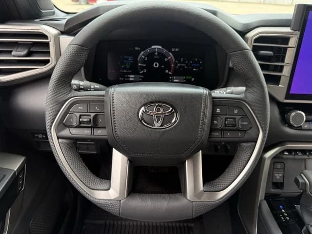Toyota Tundra 4WD Limited Hybrid CrewMax 5.5' Bed (Natl) 2026 — side view