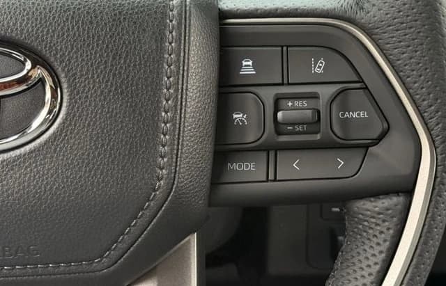 Toyota Tundra 4WD Limited Hybrid CrewMax 5.5' Bed (Natl) 2026 — side view