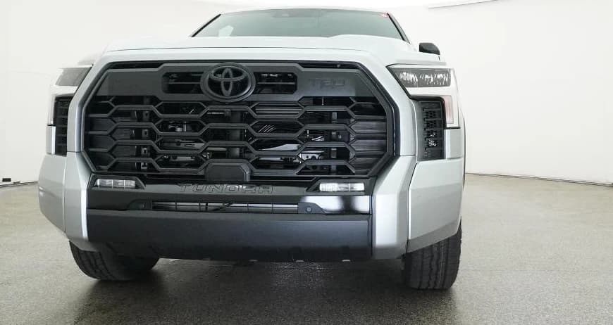 Toyota Tundra 4WD Limited Hybrid CrewMax 5.5' Bed (Natl) 2026 — side view