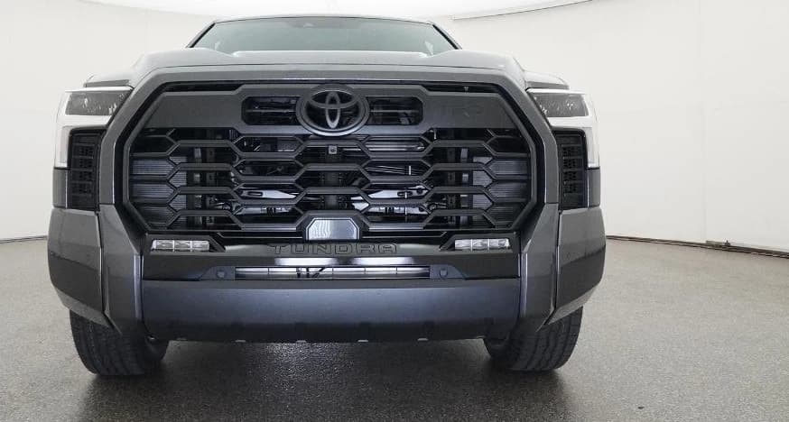 Toyota Tundra 4WD Platinum Hybrid CrewMax 5.5' Bed (Natl) 2026 — side view