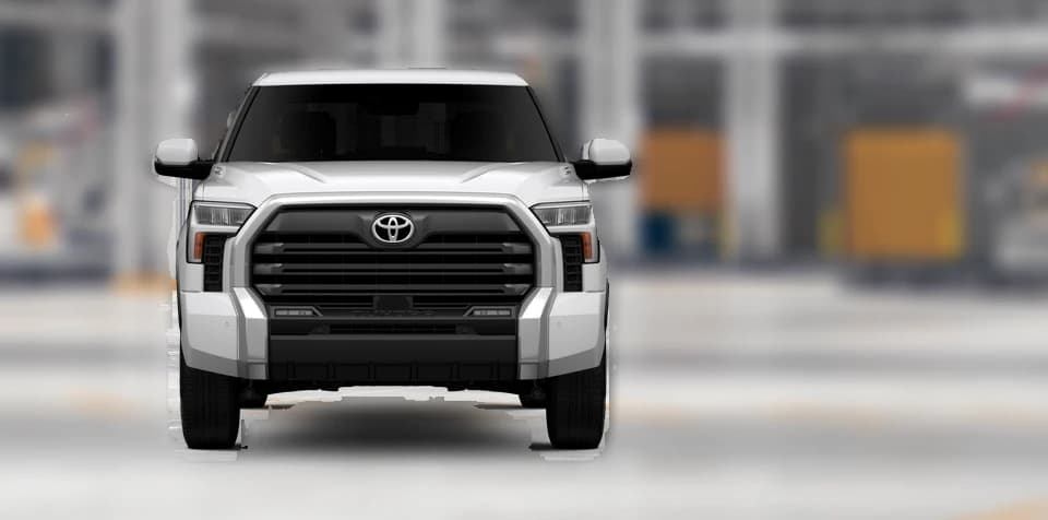 Toyota Tundra 4WD Limited Hybrid CrewMax 5.5' Bed (Natl) 2026 — side view
