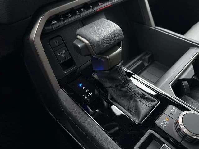Toyota Tundra 4WD Limited Hybrid CrewMax 5.5' Bed (Natl) 2026 — side view