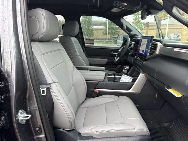 Toyota Tundra 4WD Limited Hybrid CrewMax 5.5' Bed (Natl) 2026 — side view