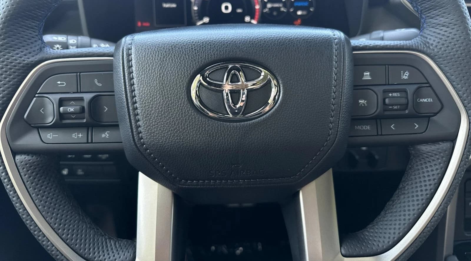 Toyota Tundra 4WD Platinum Hybrid CrewMax 6.5' Bed (Natl) 2026 — side view