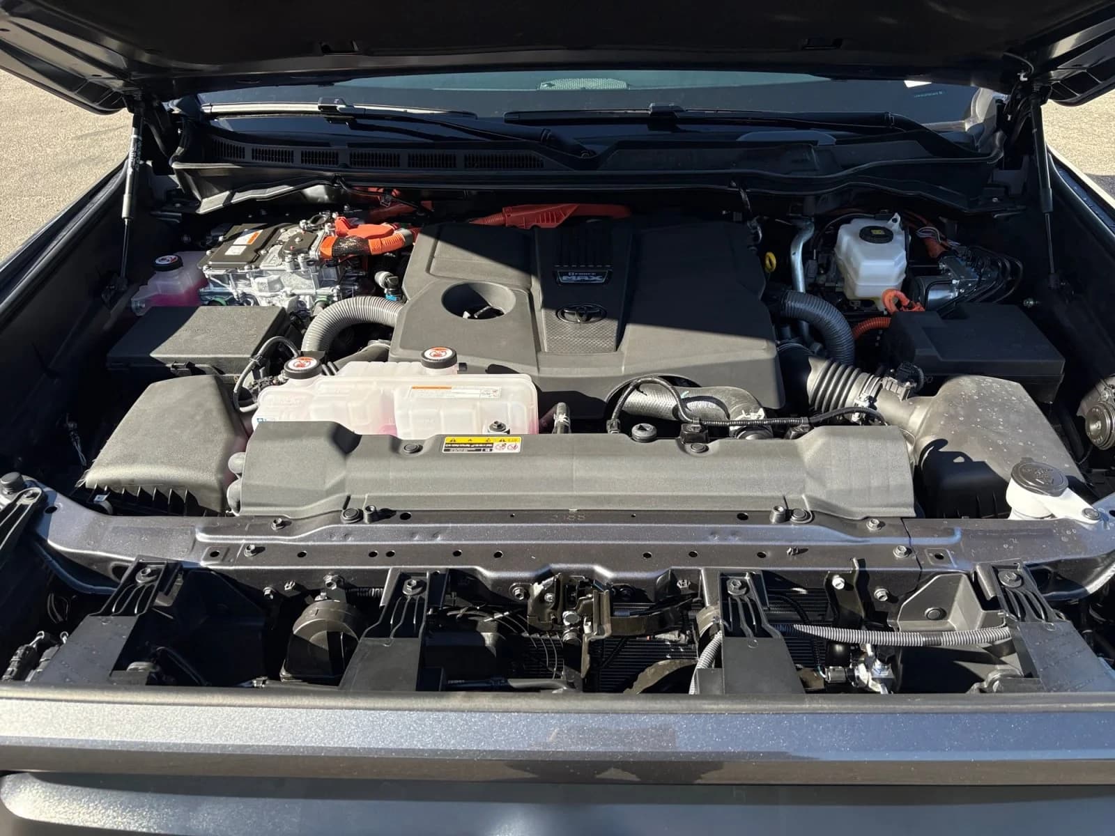 Toyota Tundra 4WD Limited Hybrid CrewMax 6.5' Bed (Natl) 2026 — side view