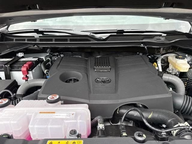 Toyota Tundra 2WD Limited CrewMax 5.5' Bed (Natl) 2026 — side view