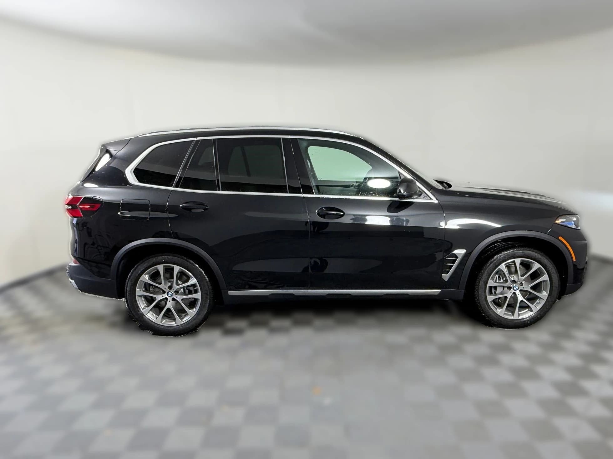 BMW X5 sDrive40i Sports Activity Vehicle 2026 — side view