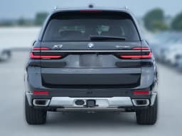 BMW X7 xDrive40i Sports Activity Vehicle 2027 — side view