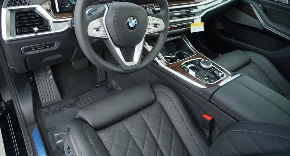 BMW X7 xDrive40i Sports Activity Vehicle 2027 — side view