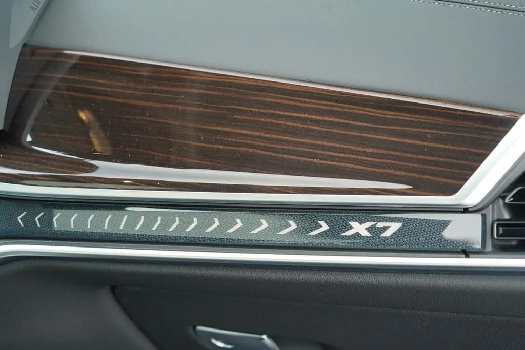 BMW X7 xDrive40i Sports Activity Vehicle 2027 — side view