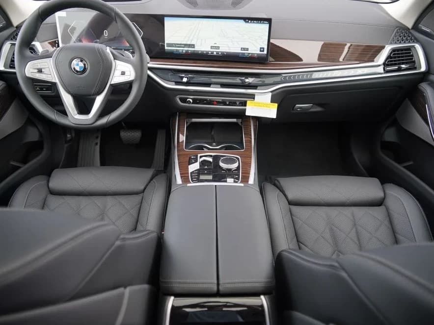 BMW X7 xDrive40i Sports Activity Vehicle 2027 — side view