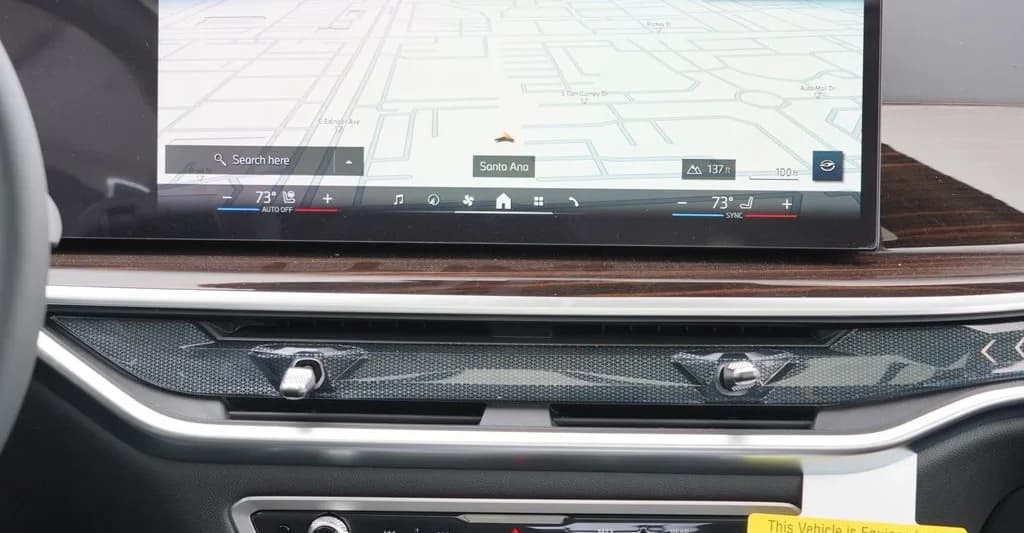 BMW X7 xDrive40i Sports Activity Vehicle 2027 — side view