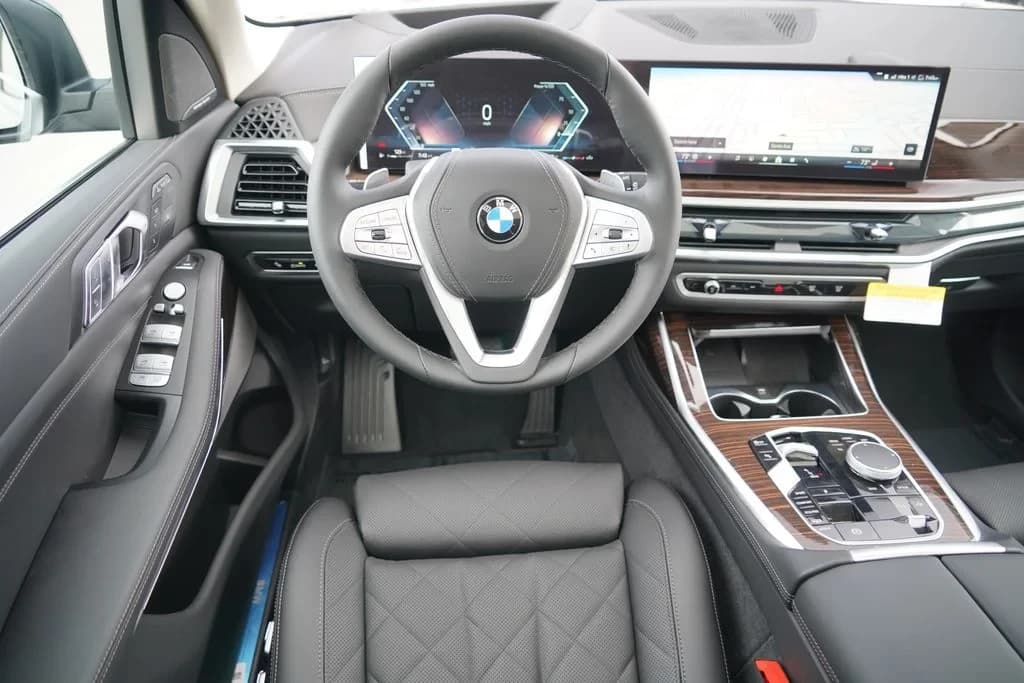 BMW X7 xDrive40i Sports Activity Vehicle 2027 — side view