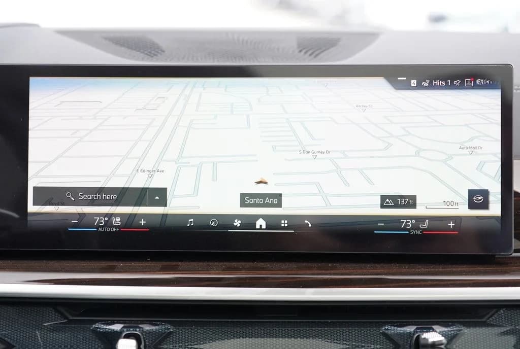 BMW X7 xDrive40i Sports Activity Vehicle 2027 — side view