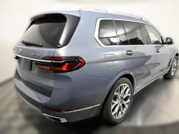 BMW X7 xDrive40i Sports Activity Vehicle 2027 — side view