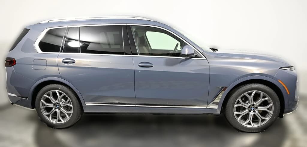 BMW X7 xDrive40i Sports Activity Vehicle 2027 — side view