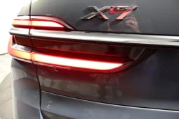 BMW X7 xDrive40i Sports Activity Vehicle 2027 — side view