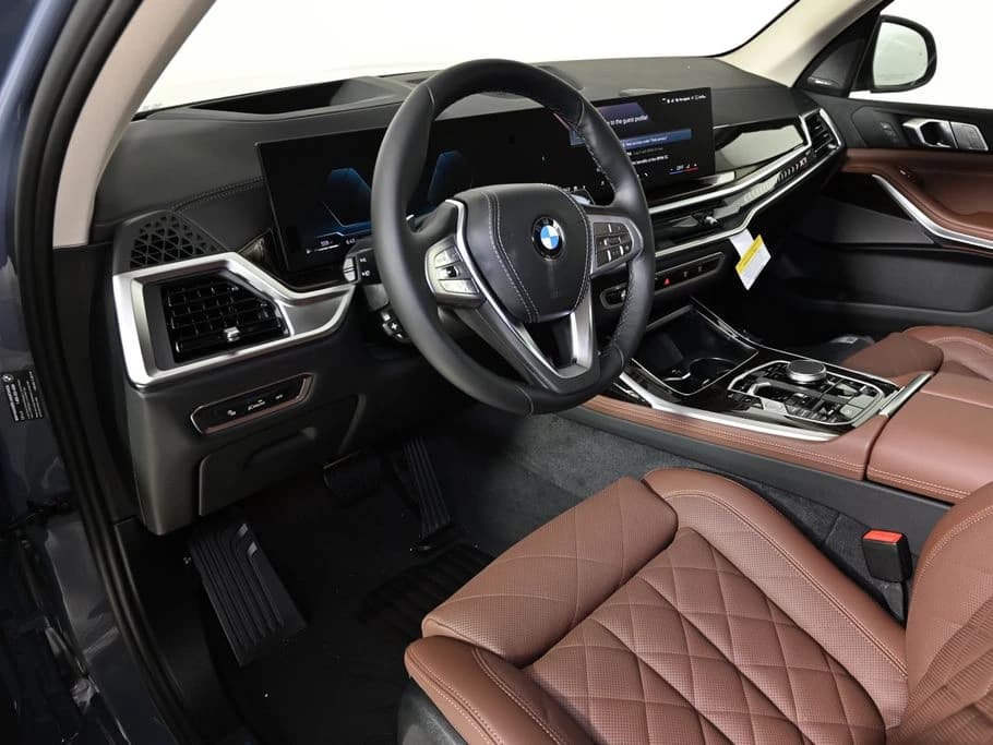 BMW X7 xDrive40i Sports Activity Vehicle 2027 — side view