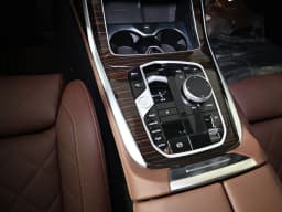 BMW X7 xDrive40i Sports Activity Vehicle 2027 — side view