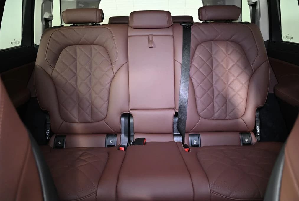 BMW X7 xDrive40i Sports Activity Vehicle 2027 — side view